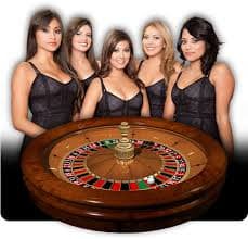 Bandar Poker dealer and players at rumahwd live table